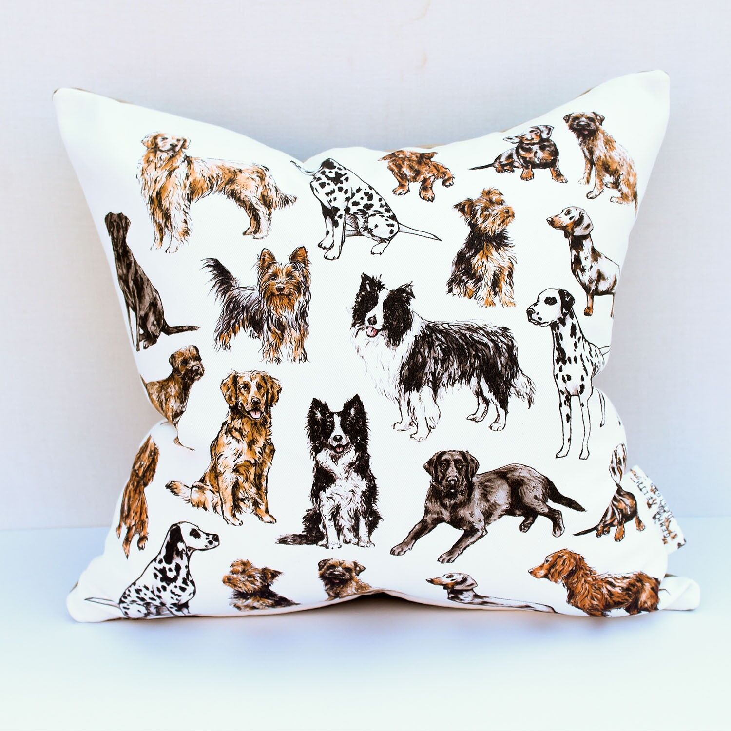 Cojín hecho a mano con grandes cantidades de perros