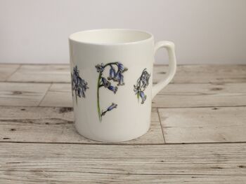 Tasse en porcelaine d'os de fleurs de jacinthes imprimée à la main 1