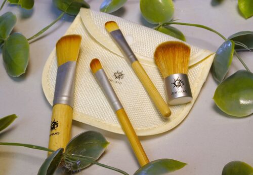 Kit de 4 pinceaux de maquillage en bambou format voyage