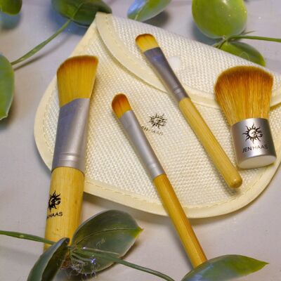 Set mit 4 Bambus-Make-up-Pinseln in Reisegröße