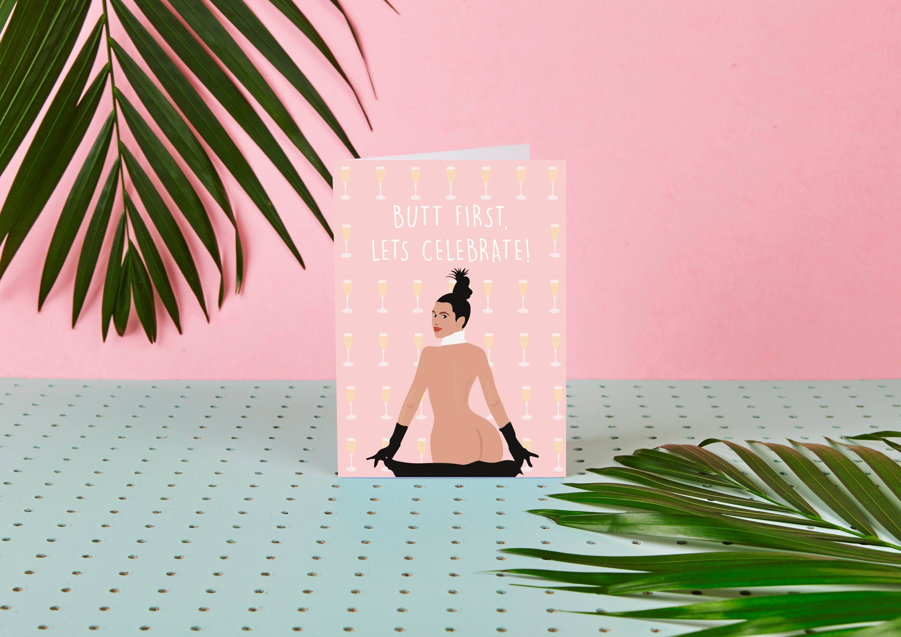 Kim Kardashian Butt First, Lets Celebrate-Tarjeta de cumpleaños