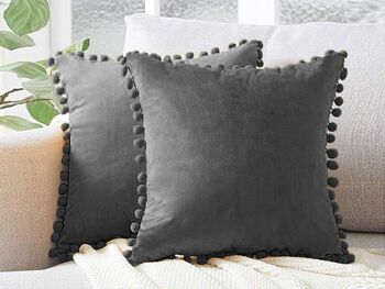 COUSSIN VELOURS GRIS À Glands (400 GR) 45X10X45CM HM8559 2