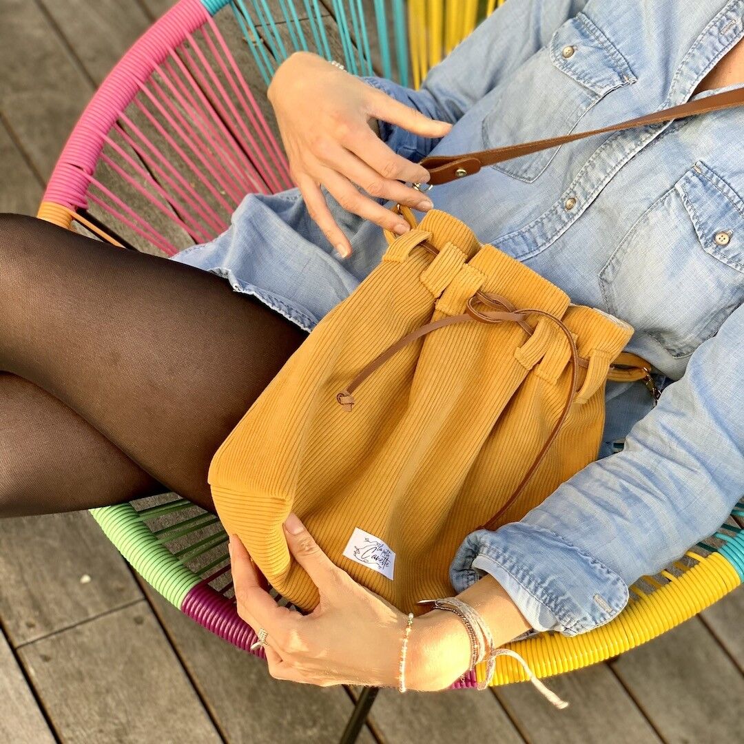 Borsa a secchiello in velluto a coste