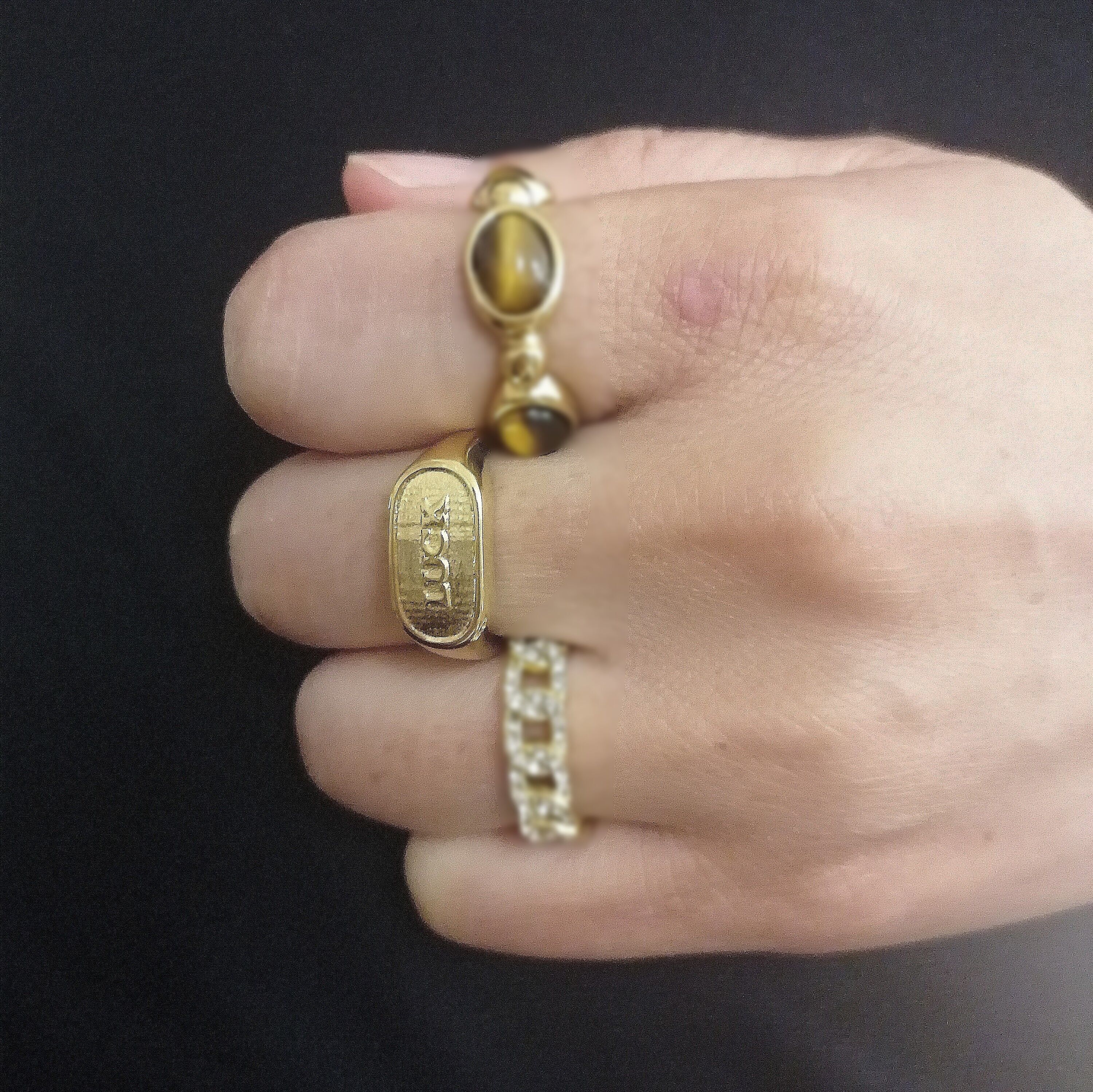 Anello in acciaio con scritta LUCK