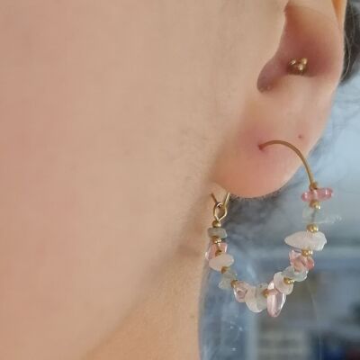Hoop earrings with alternating triangular stones and steel balls