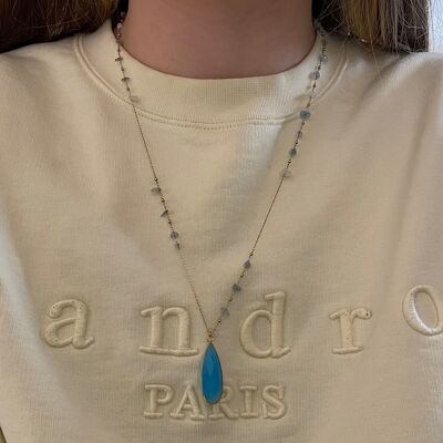 Collar de acero con cadena fina y pequeñas cuentas con colgante de gota de piedra