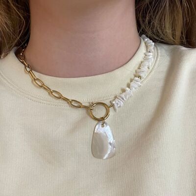 Collier acier chaine et perles pendentif pierre plate triangulaire Blanc