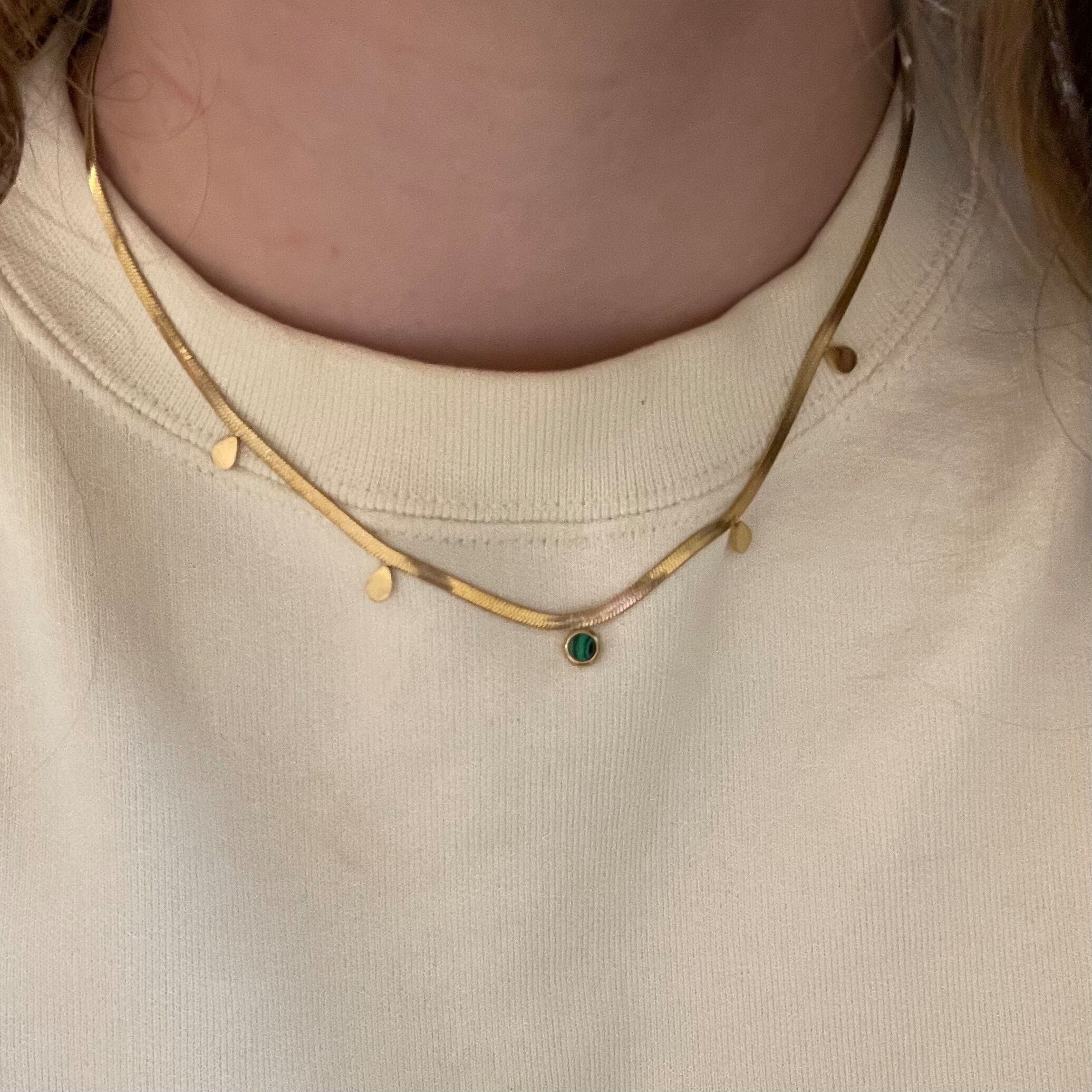 Collana in acciaio con 4 pendenti, pietra smaltata al centro