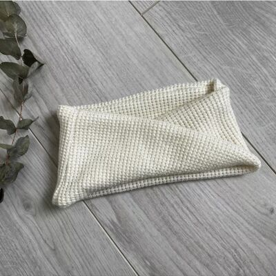 Snood / neck warmer in white lurex knit