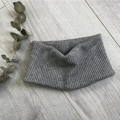 Snood / neck warmer in gray lurex knit