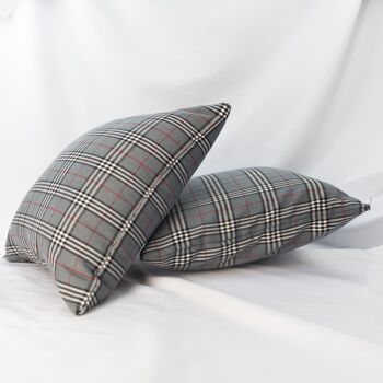 Coussin tartan gris 3