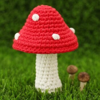 Champignon hochet pour bébé au crochet en rouge et blanc (BIO) 3