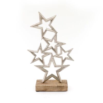 Estrellas de metal plateado sobre pedestal de madera