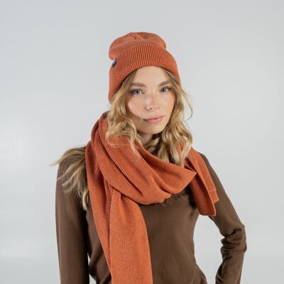 Knitted hat made from recycled material orange