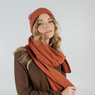 Knitted scarf made from recycled material orange