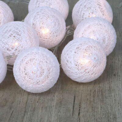Guirnalda de luces de bolas de algodón blanco