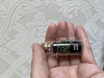 Mini bouteille en verre avec pierres semi-précieuses - Lithothérapie 2