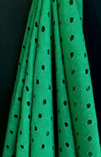 Tissu broderie anglaise motifs géométriques coloris Vert - Danitza-22 1