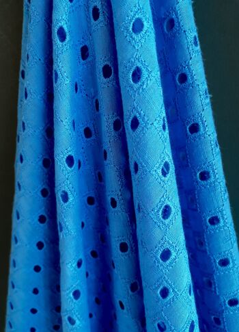 Tissu broderie anglaise motifs géométriques coloris Bleu - Danitza-22 1