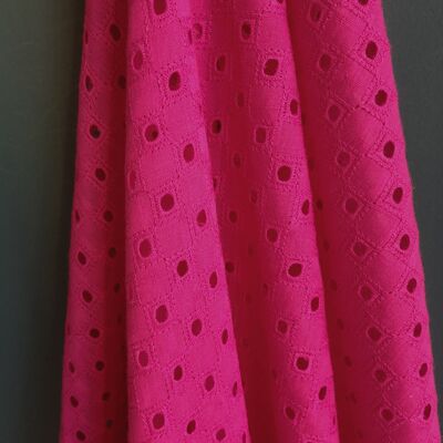 Tissu bordado inglés motivos geométricos coloris Framboise - Danitza-22