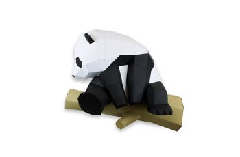 Grand panda sur branche en papier 3D 2