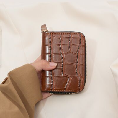 Brieftasche aus Leder mit Krokodilstruktur und Reißverschluss