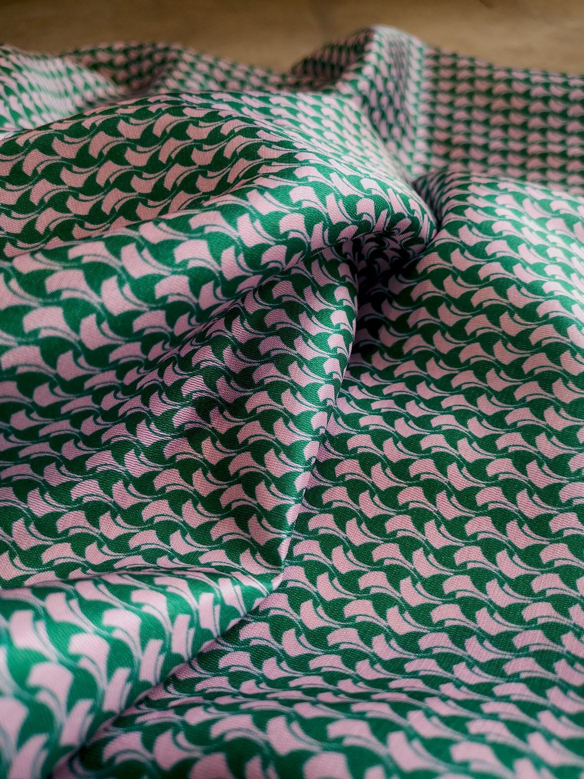 Tissu coton soie motivo graphique coloris vert - Abelia-22