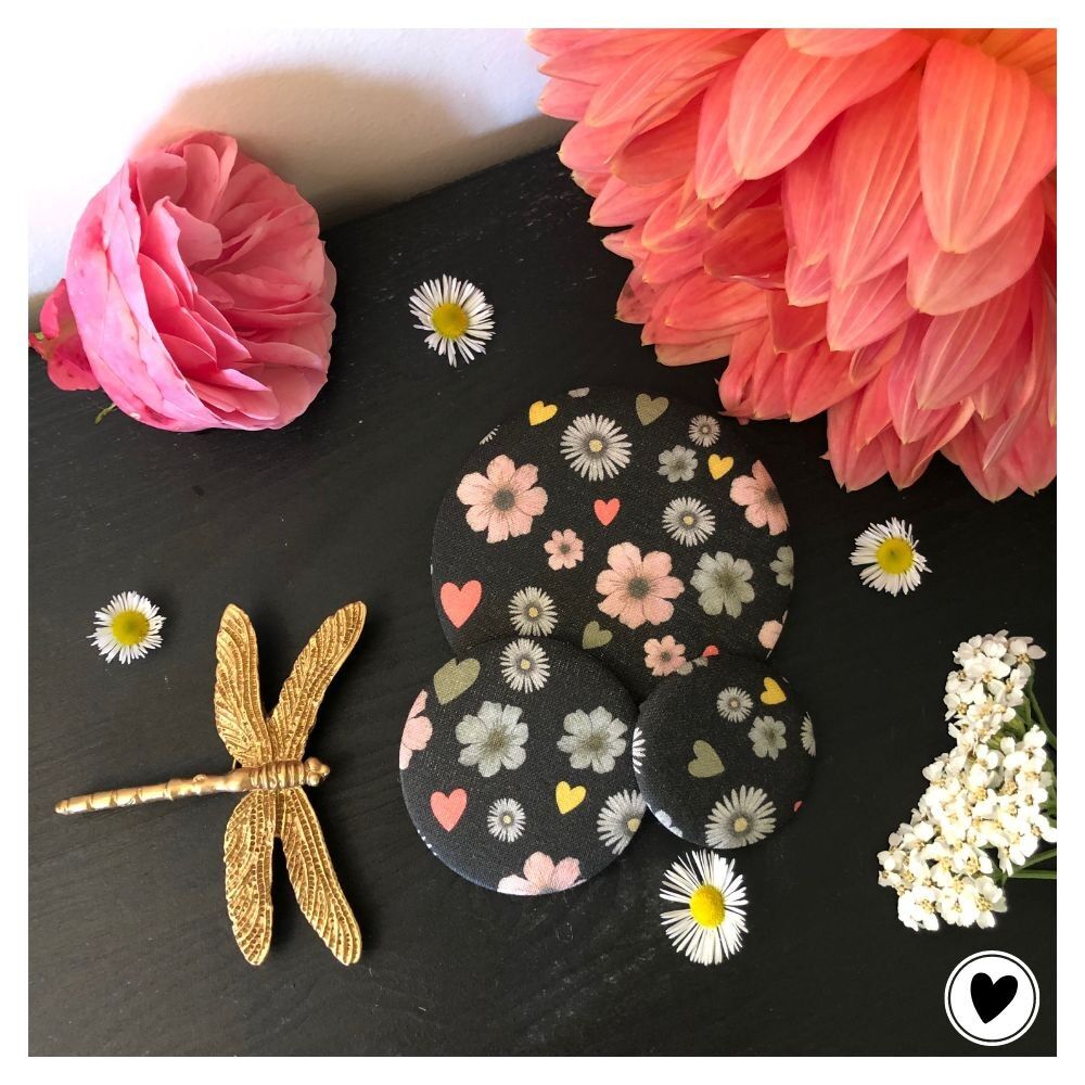 Set di 3 distintivi in tessuto fiore/cuore/nero (San Valentino, Festa della nonna, Regalo della nonna)