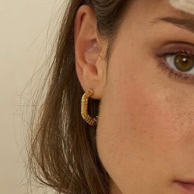 Givré golden hoop earrings - crocodile effect