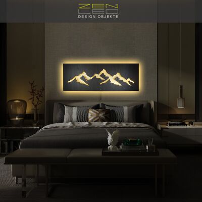 LED murale paesaggio di montagna modello "MONTAGNA", immagine 3D illuminata 110x40cm, decorazione da parete in metallo rustico in legno effetto legno nero-noce su lastra di alluminio spazzolato in oro, scultura luminosa illuminata, stile casa di campagna