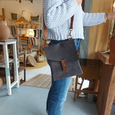 Leather Womans bag. Opplav Pilgrim5. Hand-made. Small women's bag with adjustable strap, 1.3mm 100% natural leather. Dark Brown.
