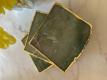 Sous-verre carré en aventurine verte avec galvanoplastie dorée 1