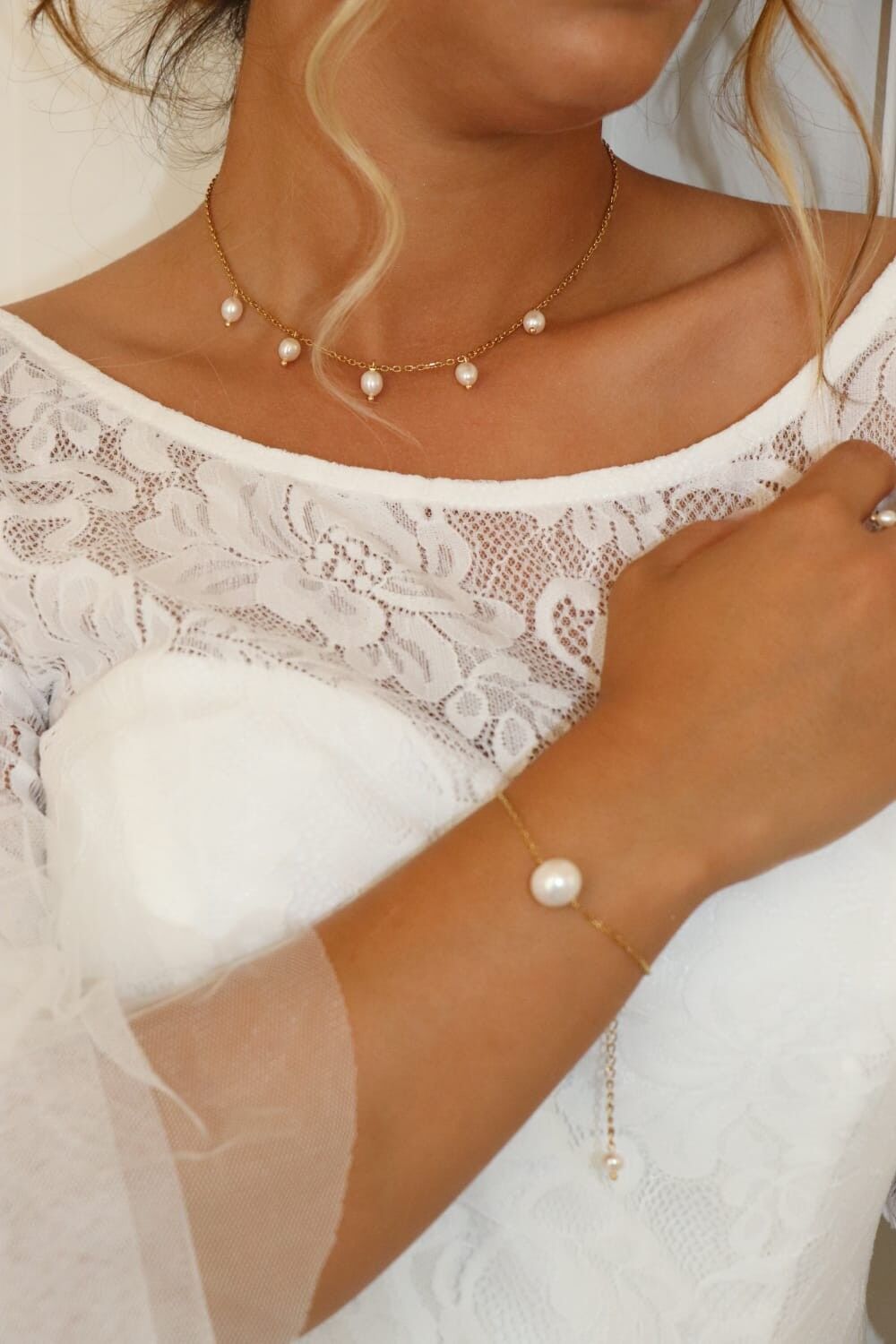 HALSKETTE • MOND •