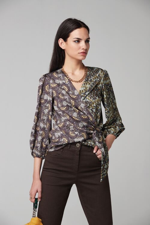 (8559-EASI) MULTICOLOR PRINT CROSS BLOUSE