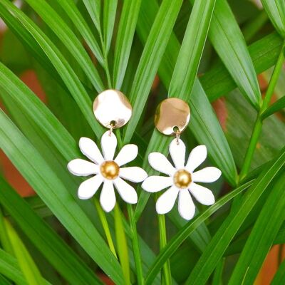 Earrings - White and gold daisies