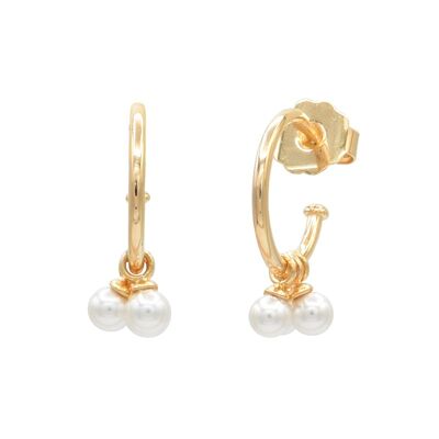 Classici orecchini creoli dorati e ciondoli di perle da 5 mm.