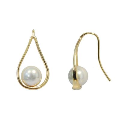 Golden drop and pearl earring