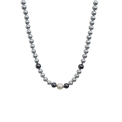 Collier de perles grises