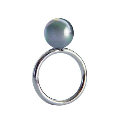 anello di perle grigie