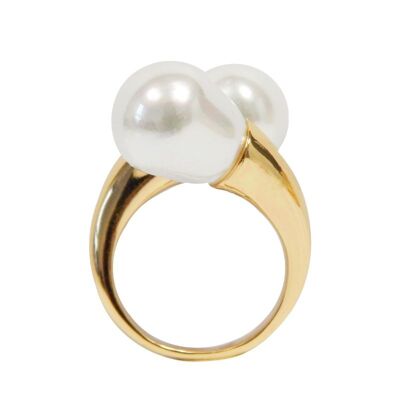 Yours golden ring and pearls