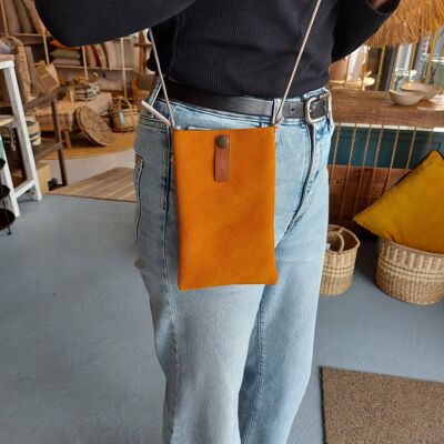 Suede phone Crossbag. Made of 100% Natural suede leather, 1.5 mm thick leather treated against water, it is waterproof-Opplav Pilgrim Phone.(Pumpkin Orange)