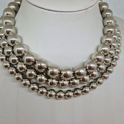 Choker with three strands of silver synthetic pearls
