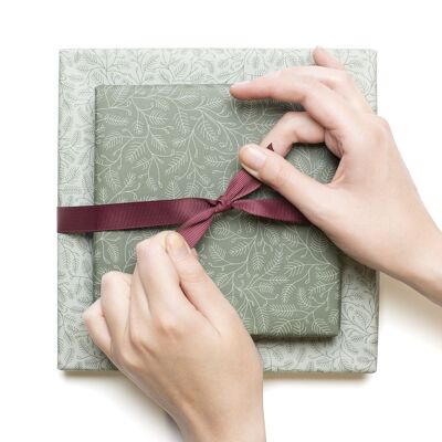 Double-sided Christmas wrapping paper "Tannenzweige" in green and mint made from 100% recycled paper