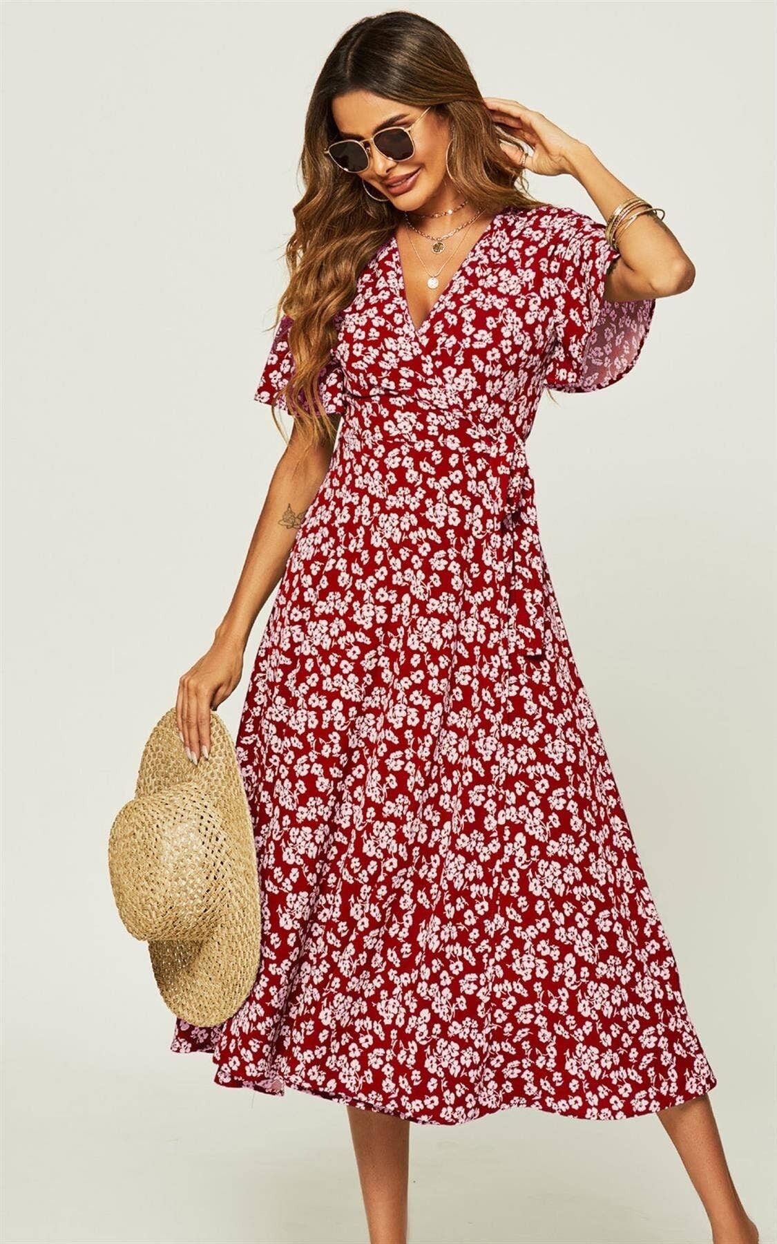 Abito midi a portafoglio con maniche ad angelo con stampa floreale rosso vino