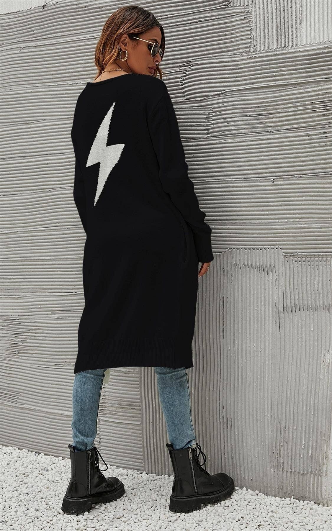 Top cardigan longuette super audace bianco con retro chic in nero