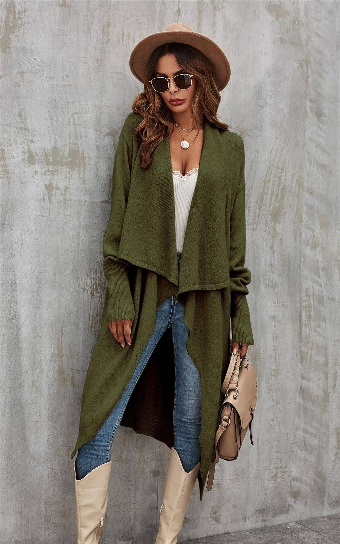 Cardigan oversize con pieghe grosse in verde oliva
