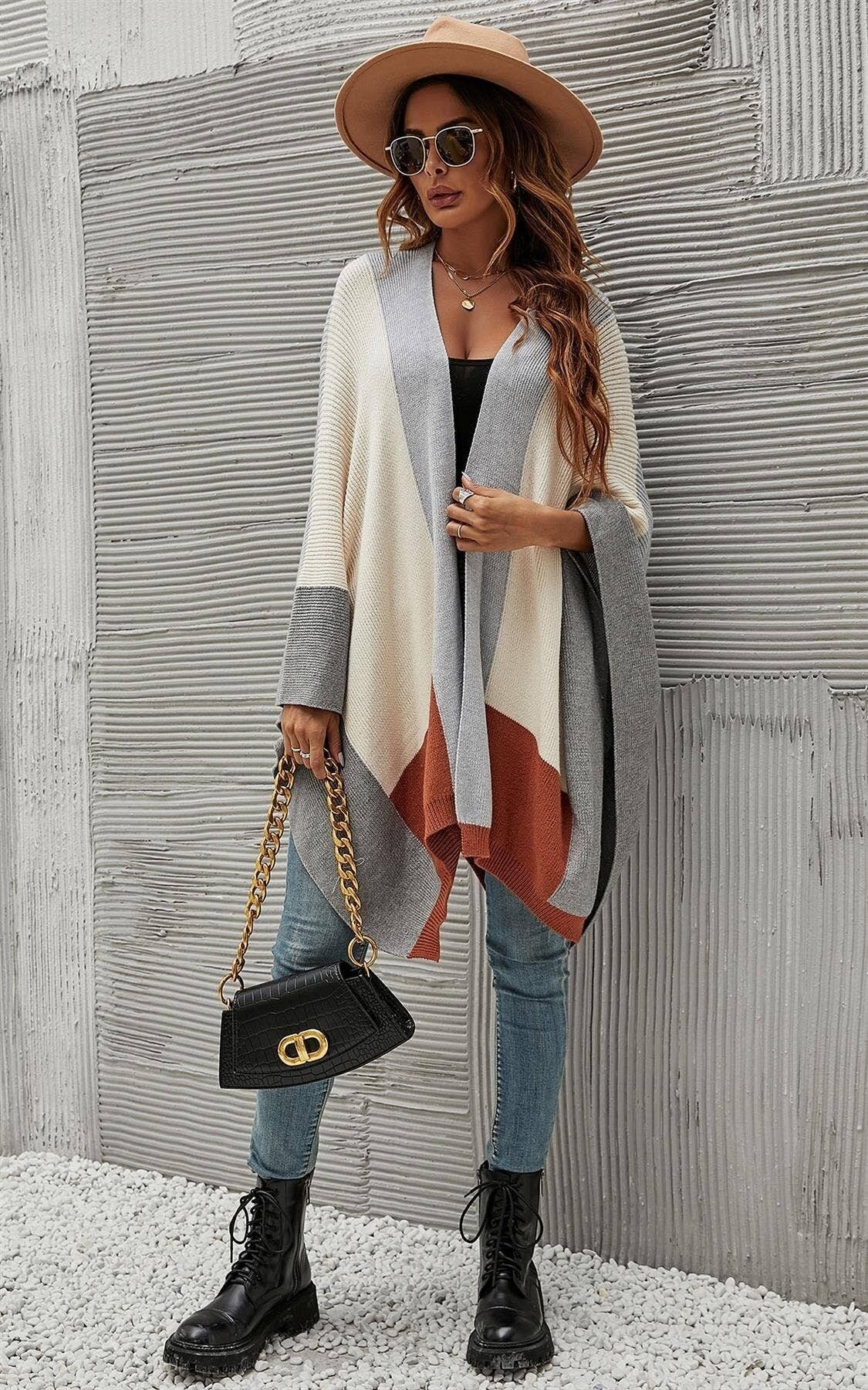 Cardigan lungo mantello a blocchi di colore in grigio, beige e cammello