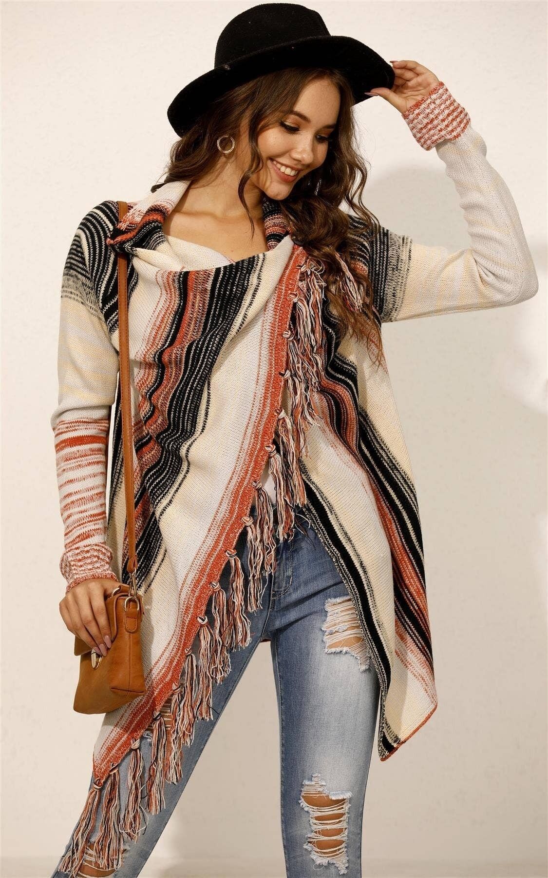 Cardigan con dettaglio di frange in bianco e nero e rosso