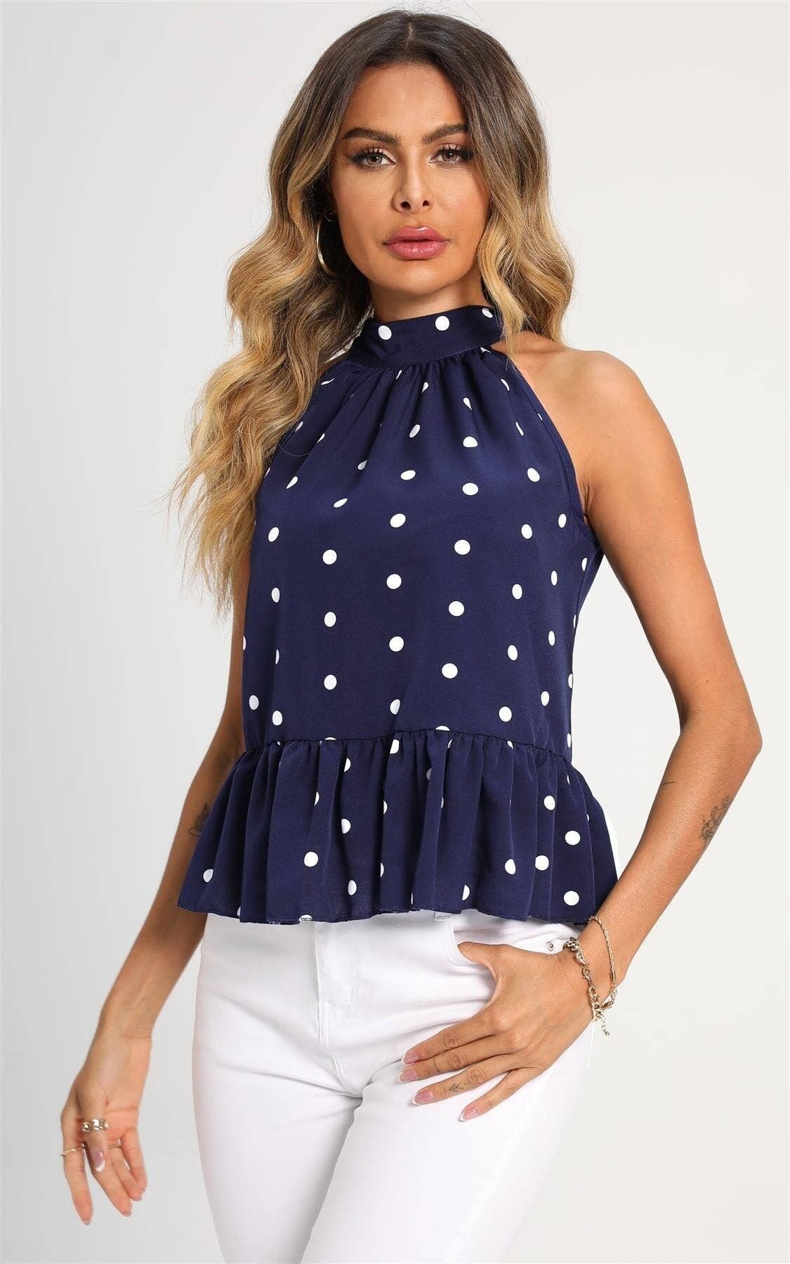 Top in blu navy con dettaglio arricciato sul collo e allacciatura sul retro
