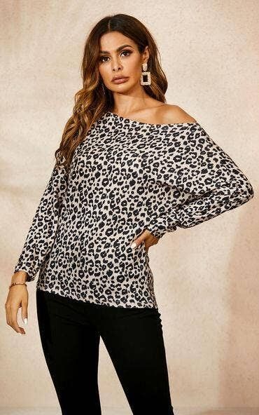 Crema a maniche lunghe con top nero con stampa animalier